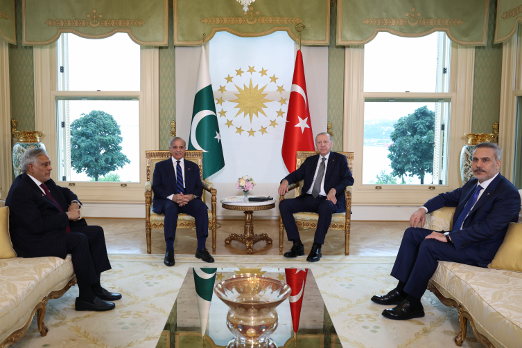 Cumhurbaşkanı Erdoğan, Şahbaz Şerif'i resmi törenle karşıladı