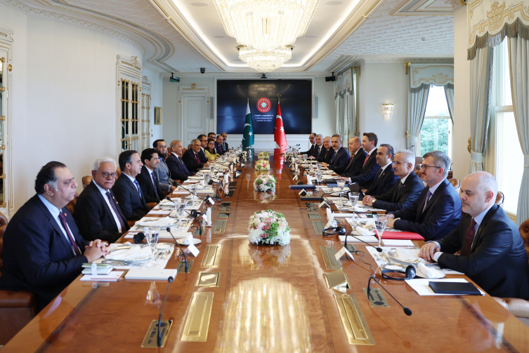 Cumhurbaşkanı Erdoğan, Şahbaz Şerif'i resmi törenle karşıladı