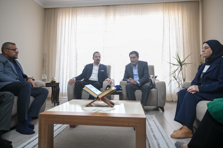 AK Parti Genel Başkan Yardımcısı Zorlu'dan gazi ve şehit yakınlarına ziyaret