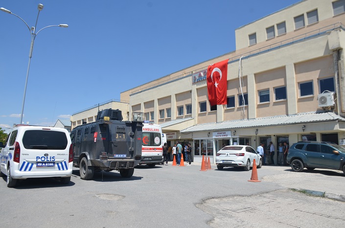 Muş'ta traktör römorku devrildi: 1 ölü, 23 yaralı
