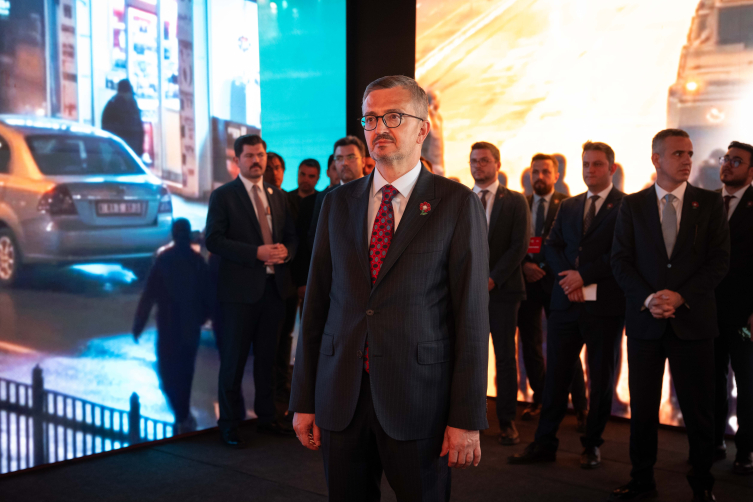 İletişim Başkanı Duran "İrade Bizim, Zafer Bizim" dijital zaman tünelini ziyaret etti