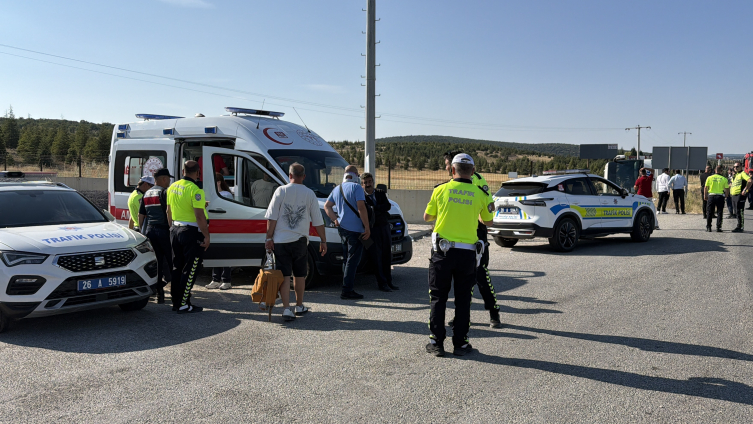 Eskişehir'de yolcu otobüsü devrildi: 24 yaralı