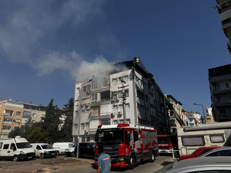 Antalya'da yangın: İki kişi son anda kurtarıldı