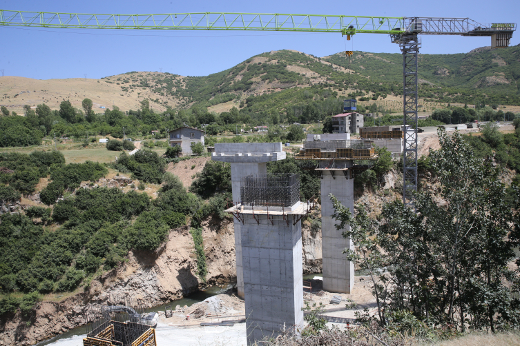 Tatvan Çevre Yolu'nun gelecek yıl tamamlanması hedefleniyor
