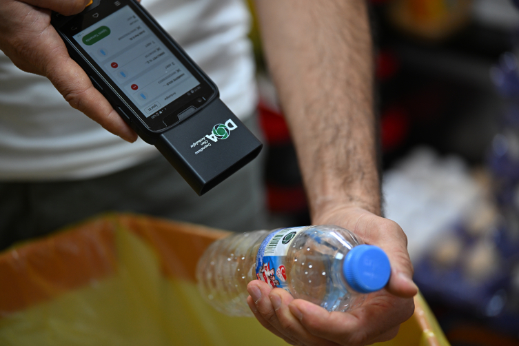Mahalle esnafı Mobil DOA cihazıyla ambalaj iadesi toplamaya başladı