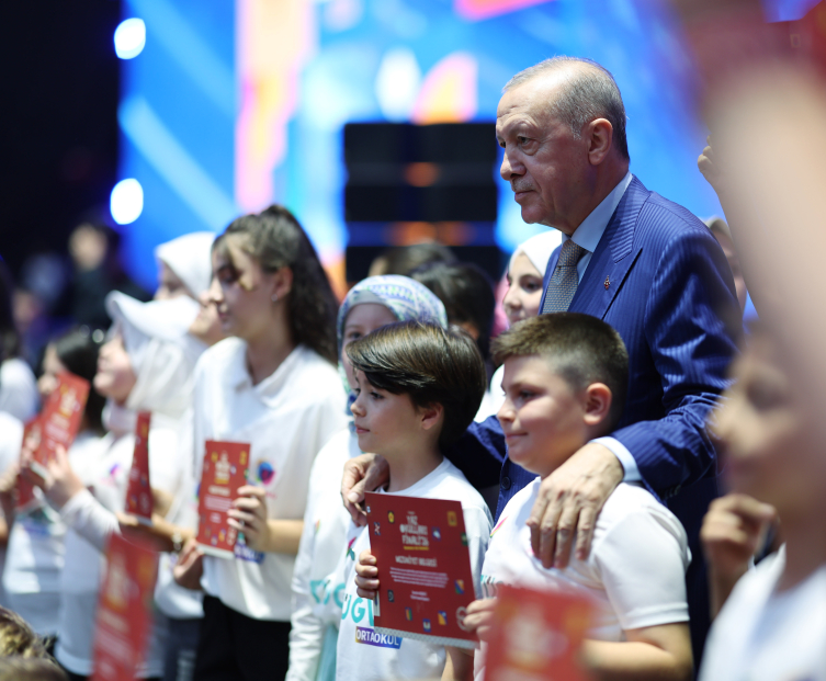 Cumhurbaşkanı Erdoğan: Bu milletin tertemiz evlatlarını kirli oyunlarına alet edemezler