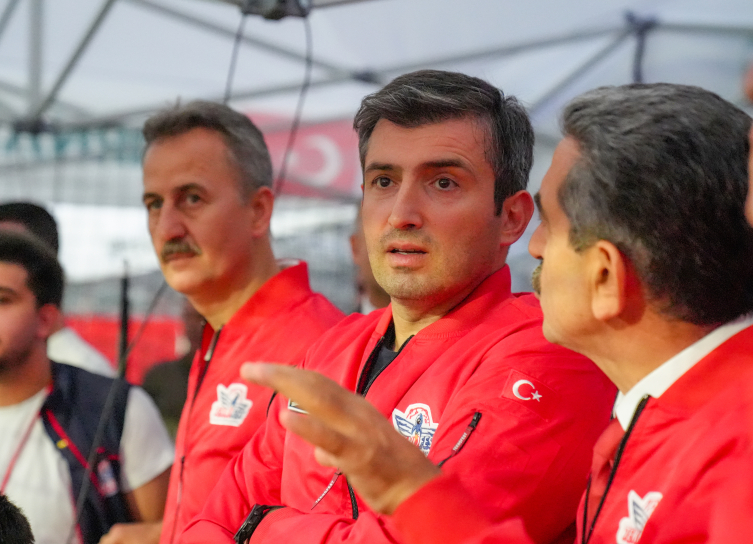Selçuk Bayraktar, Şırnak'ta TEKNOFEST Dron Şampiyonası'na katıldı