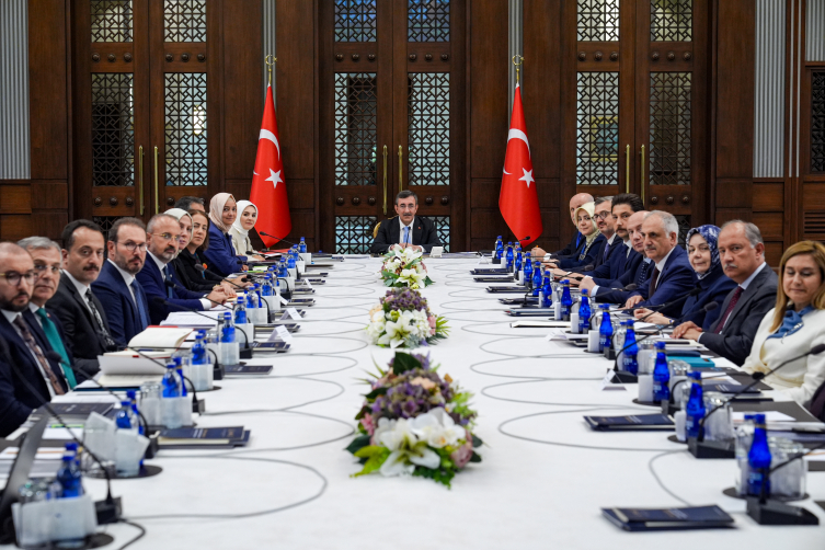 Cevdet Yılmaz: Kadınların iş gücüne katılımını yüzde 40'ın üzerine yükseltmeyi hedefliyoruz