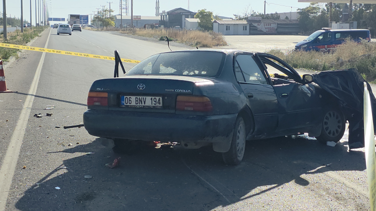 Aksaray'da otomobil direğe çarptı: 2 ölü, 2 yaralı