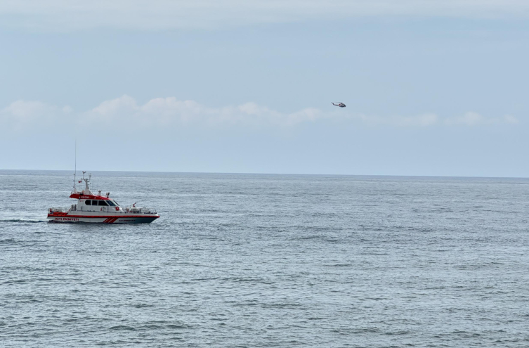 Rize'de denizde kaybolan çocuğu arama çalışmaları sürüyor