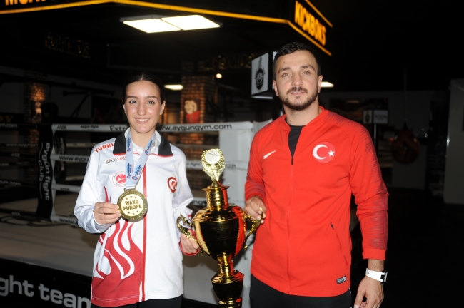'Muay thai'de dünya, 'kick boks'ta Avrupa şampiyonu oldu