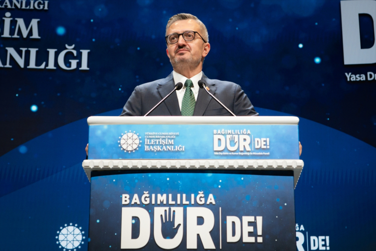 İletişim Başkanı Duran: Gençlerimizi sanal tacirlerin dünyasında savunmasız bırakmayacağız