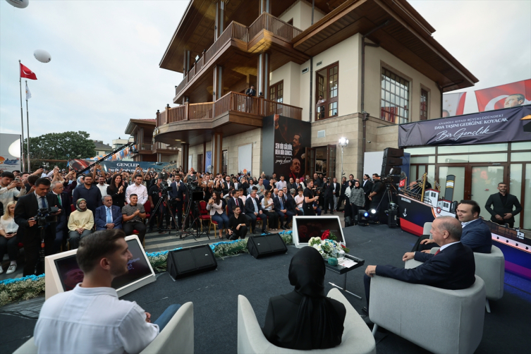 Cumhurbaşkanı Erdoğan Samsun'da geçlerle buluştu
