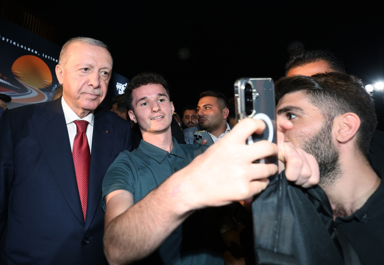 Cumhurbaşkanı Erdoğan Samsun'da geçlerle buluştu