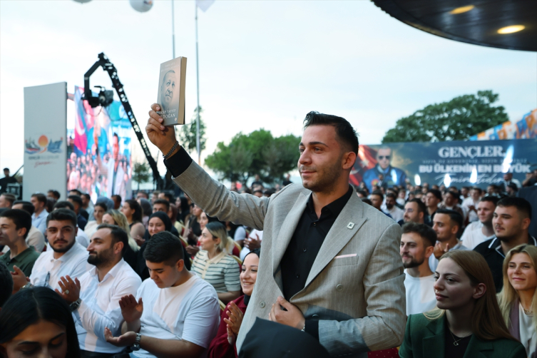 Cumhurbaşkanı Erdoğan Samsun'da geçlerle buluştu