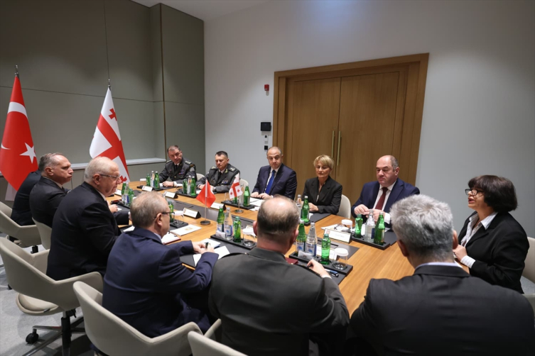 Bakan Güler, Gürcistan Başbakan Yardımcısı ve Savunma Bakanı Chikovani ile görüştü