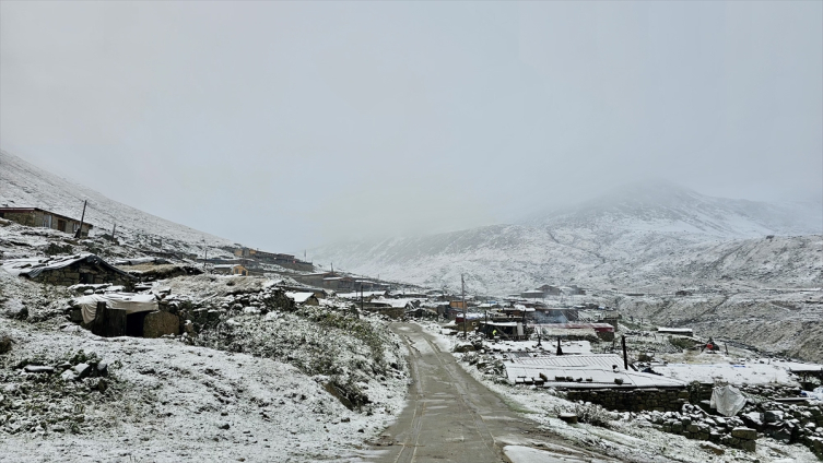 Rize'nin yüksek kesimleri beyaza büründü