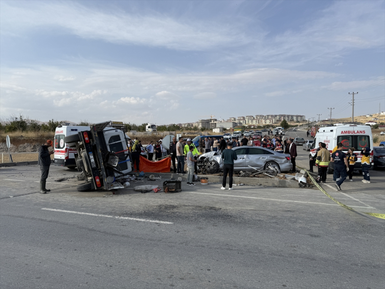 MHP Milletvekili Karakoç'un bulunduğu konvoy kaza yaptı: 1 ölü, 7 yaralı