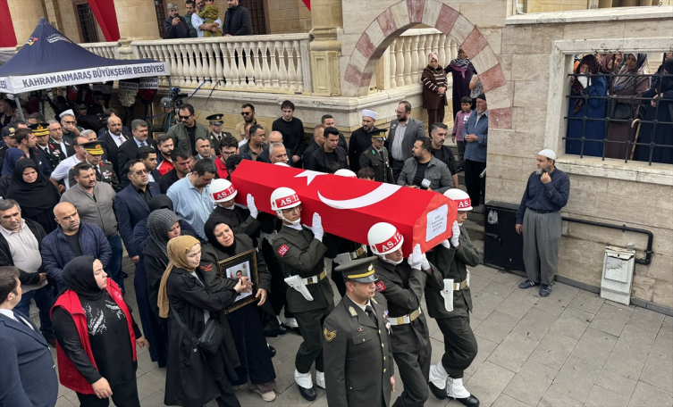 Görev sırasında şehit olan askerimiz son yolculuğuna uğurlandı