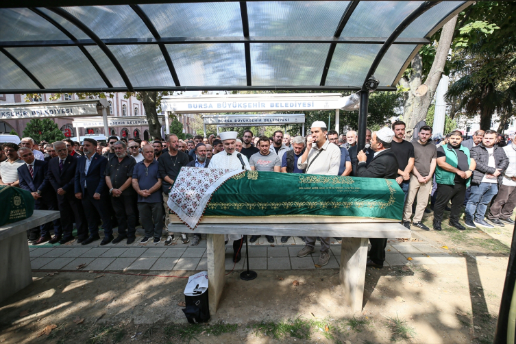 Manisa'daki kazada hayatını kaybeden 10 kişinin cenazesi Bursa'da defnedildi