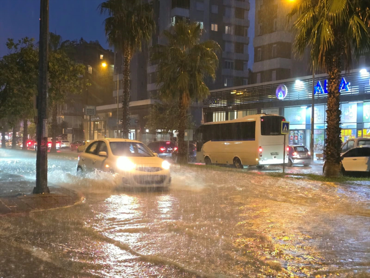 Antalya'da hasar tespiti yapılıyor