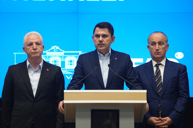 Bakan Kurum: Ayazağa'da 300 iş yeri, 200 araç hasar tespiti yapıldı