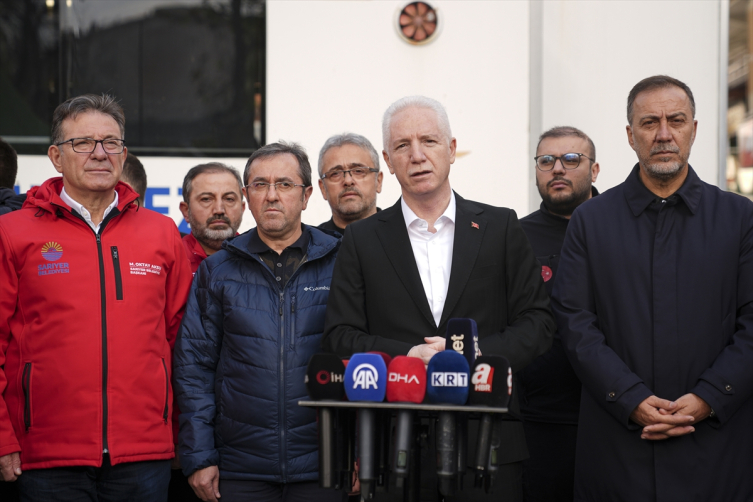 İstanbul'da sele kapılan 5 kişi aranıyor