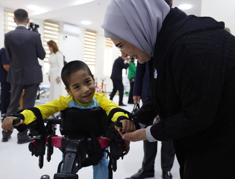 Emine Erdoğan, Özbekistan'da rehabilitasyon merkezi ve okul öncesi eğitim kurumunun açılışına katıldı