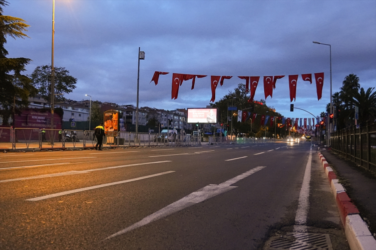İstanbul'da bazı cadde ve yollar trafiğe kapatıldı