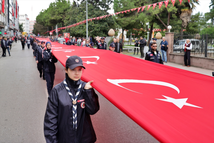 Samsun'da Cumhuriyet Bayramı 1919 metrelik Türk bayrağıyla kutlandı