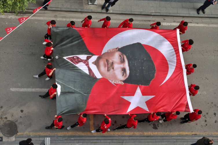 Samsun'da Cumhuriyet Bayramı 1919 metrelik Türk bayrağıyla kutlandı