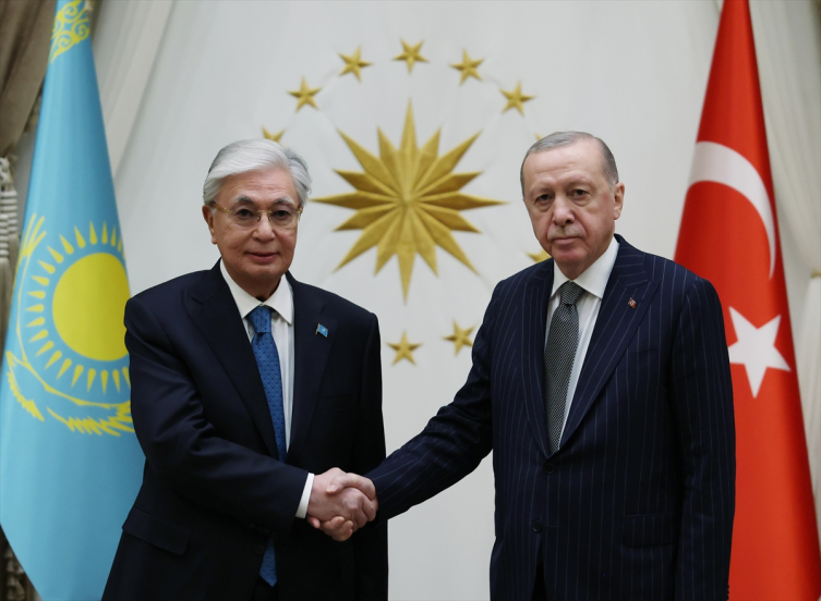 Cumhurbaşkanı Erdoğan, Kazakistan Cumhurbaşkanı Tokayev ile görüştü