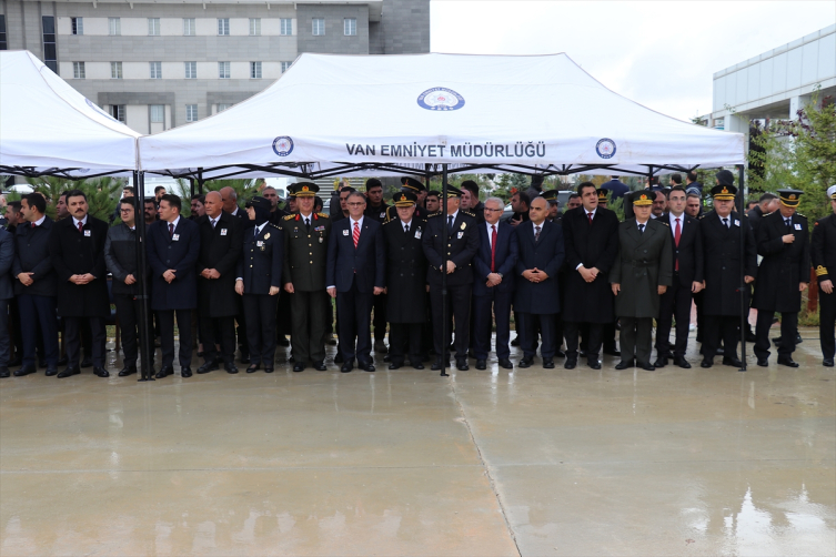 Şehit olan polis memuruna veda