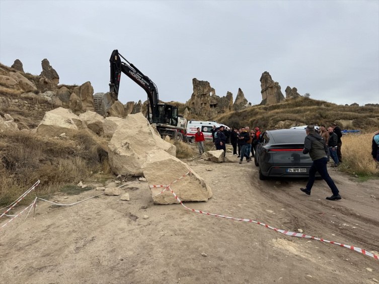 Kapadokya'da peribacası çöktü: 2 ölü, 5 yaralı