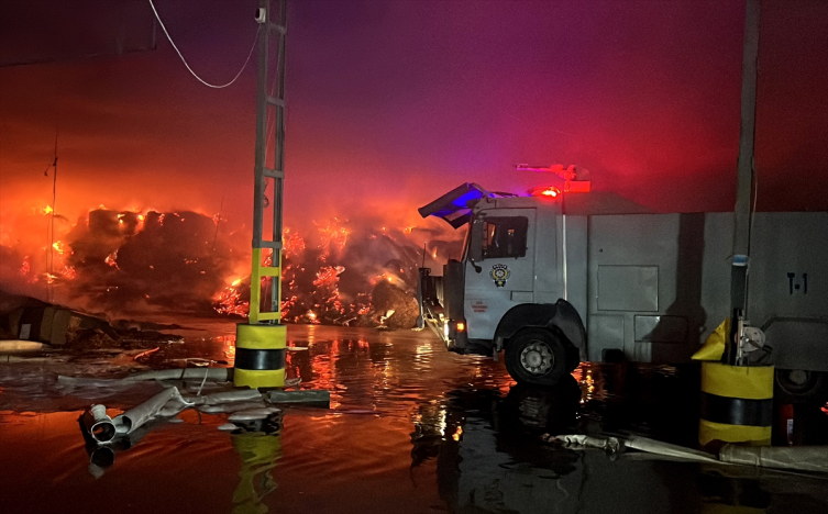 Mersin'de tütün deposunda yangın