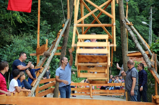Rize'nin 165 yıllık bayram eğlencesi: Ahşap dönme dolap