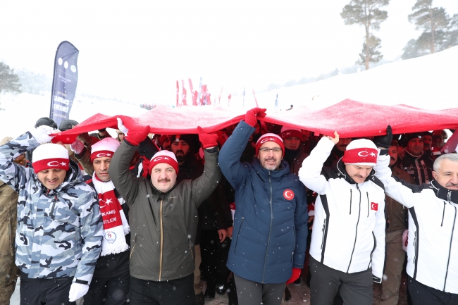 Bakan Varank: Şehitlerin kahramanlığı bizlere yön veriyor