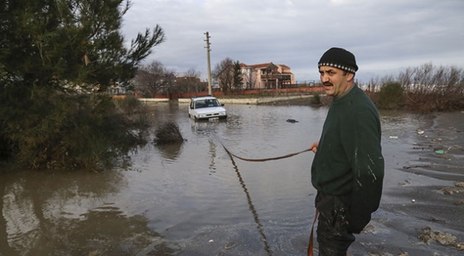 Dev dalgalar yerleşim birimlerine zarar verdi
