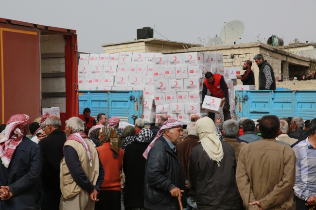 Türk Kızılayı, Afrin kırsalında yardım dağıttı
