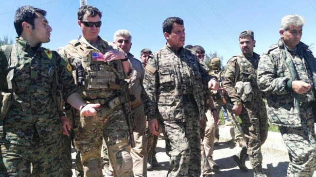 ABD'li subaylar, Suriye'de sıklıkla terör örgütünün temsilcileriyle bir araya geliyor.
