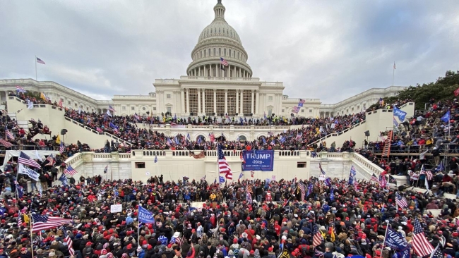ABD’de, başkanlık seçim sonuçlarını protesto eden Trump destekçileri, Kongre binasını işgal etmişti. (AA)
