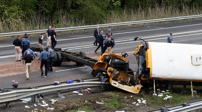 ABD'de okul otobüsü ikiye ayrıldı: 2 ölü, 43 yaralı