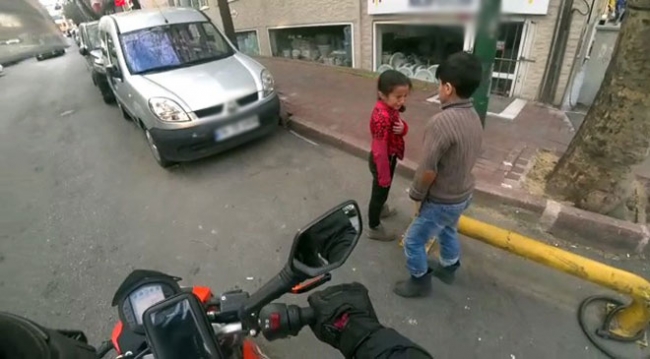 Küçük kız ezilmekten kıl payı kurtuldu