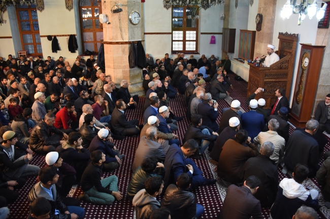 İslam beldelerinde adeta fikir, mezhep savaşları isteniyor