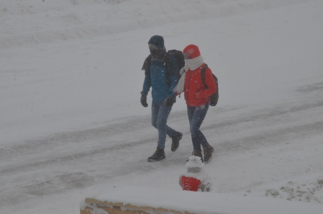 Uludağ'da kar kalınlığı 1 metreyi geçti