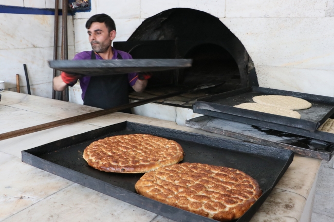 Tokat çöreği ramazan sofralarını süslüyor