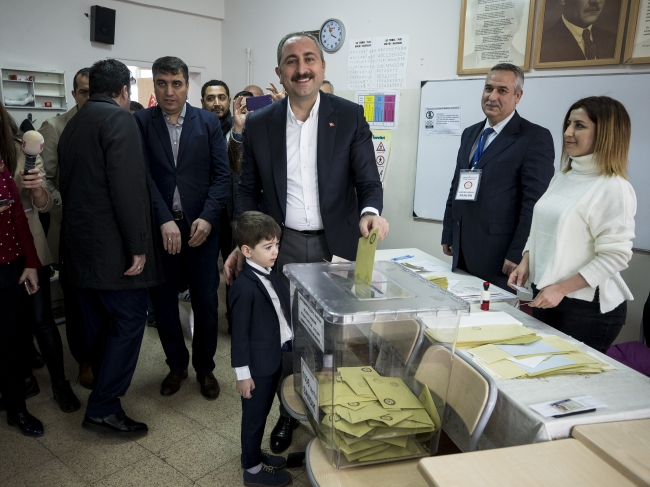 Bakanlar oylarını kullandı