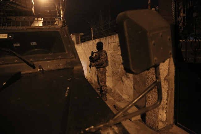 Adana'da terör örgütü PKK'ya şafak baskını: 24 gözaltı