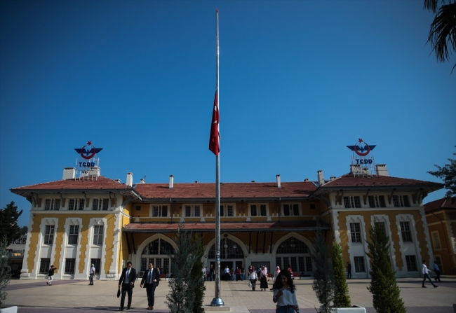 Milli yas nedeniyle bayraklar yarıya indi