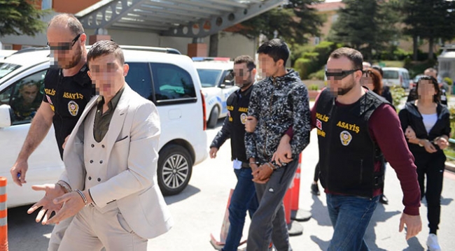 24 evi soyup, tatile ve eğlenceye gittiler: 4 gözaltı